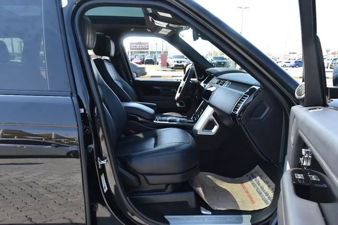 Подержанный Land Rover Range Rover P360 IV Рестайлинг, 3.0 л, 2020 в Шардже от Alfaris Used Cars Черный цвет. Other | AUTO.AE