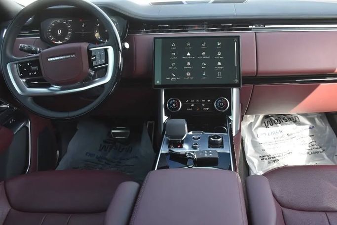 Подержанный Land Rover Range Rover P530 MHEV V, 4.4 л, 2023 в Шардже от Alfaris Used Cars Белый цвет. Other | AUTO.AE