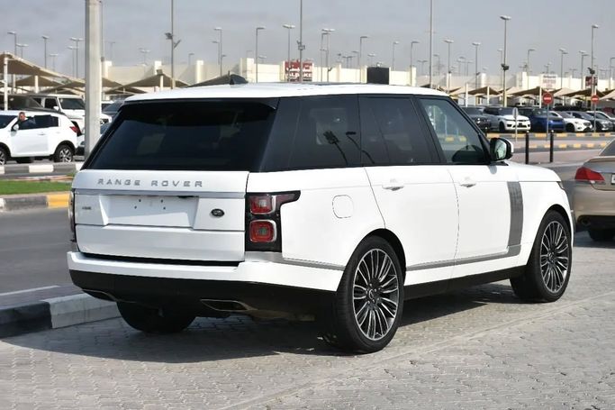 Used Land Rover Range Rover D260 IV Facelift, 3.0 l, 2020 in Sharjah by Alfaris Used Cars, White color. Other | AUTO.AE