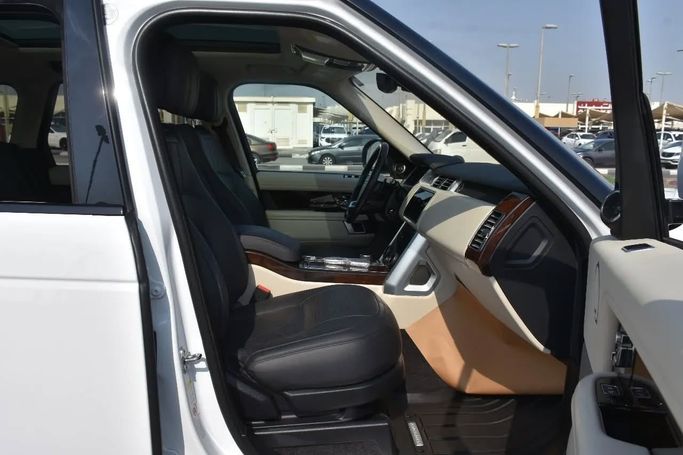 Used Land Rover Range Rover D260 IV Facelift, 3.0 l, 2020 in Sharjah by Alfaris Used Cars, White color. Other | AUTO.AE
