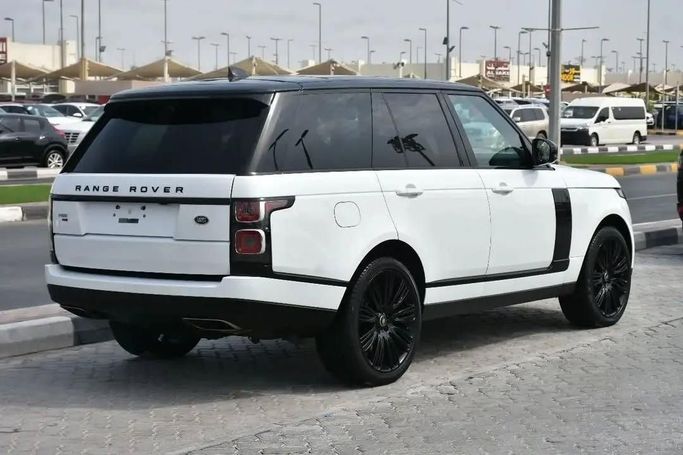 Подержанный Land Rover Range Rover P525 IV Рестайлинг, 5.0 л, 2020 в Шардже от Alfaris Used Cars Белый цвет. Other | AUTO.AE