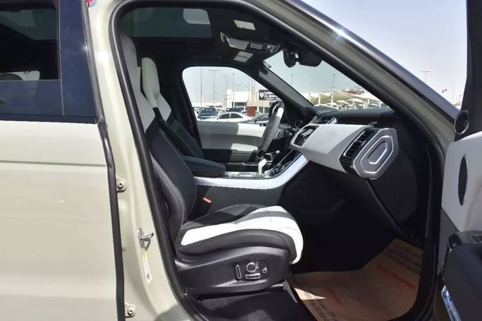 Подержанный Land Rover Range Rover SV IV Рестайлинг, 5.0 л, 2022 в Шардже от Alfaris Used Cars Зеленый цвет. Other | AUTO.AE