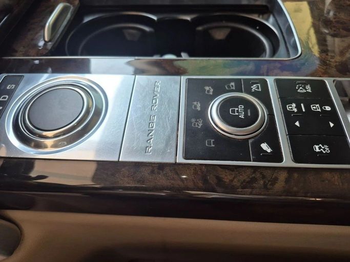 Подержанный Land Rover Range Rover P375 IV, 5.0 л, 2014 в Шардже от Al Sada used cars Белый цвет. GCC | AUTO.AE