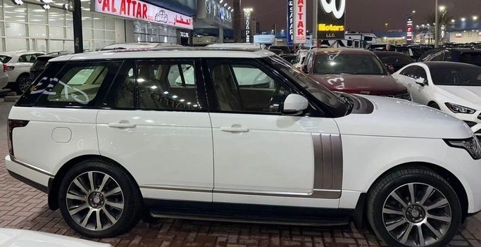Used Land Rover Range Rover P510 IV, 5.0 l, 2015 in Sharjah by Titanium Used Cars, White color. GCC Specs | AUTO.AE