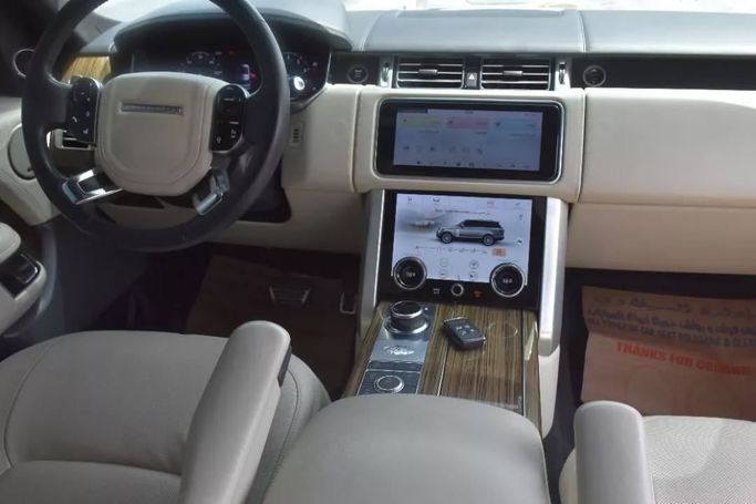Подержанный Land Rover Range Rover P525 IV Рестайлинг, 5.0 л, 2019 в Шардже от Alfaris Used Cars Черный цвет. Other | AUTO.AE