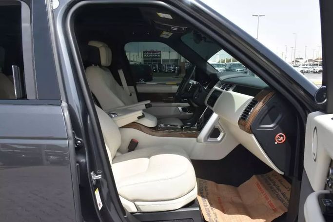 Подержанный Land Rover Range Rover P525 IV Рестайлинг, 5.0 л, 2019 в Шардже от Alfaris Used Cars Черный цвет. Other | AUTO.AE