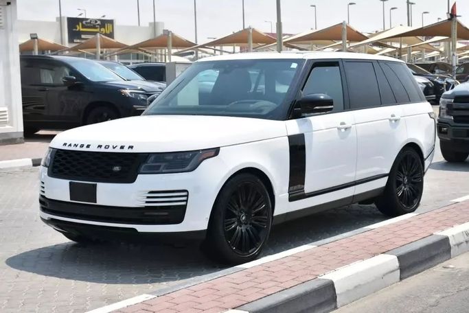 Подержанный Land Rover Range Rover P400 MHEV IV Рестайлинг, 3.0 л, 2020 в Шардже от Alfaris Used Cars Белый цвет. Other | AUTO.AE
