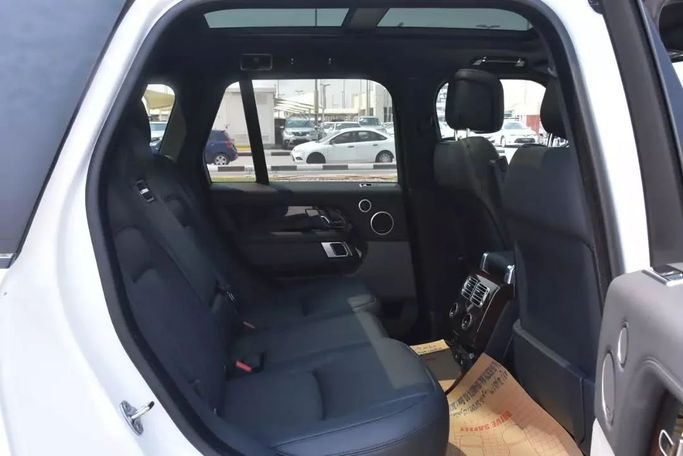 Подержанный Land Rover Range Rover P400 MHEV IV Рестайлинг, 3.0 л, 2020 в Шардже от Alfaris Used Cars Белый цвет. Other | AUTO.AE