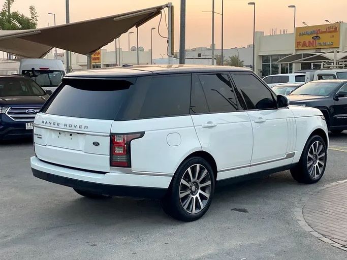 Подержанный Land Rover Range Rover P510 IV, 5.0 л, 2015 в Шардже от Al Saqr Al Mutaliq Белый цвет. GCC | AUTO.AE