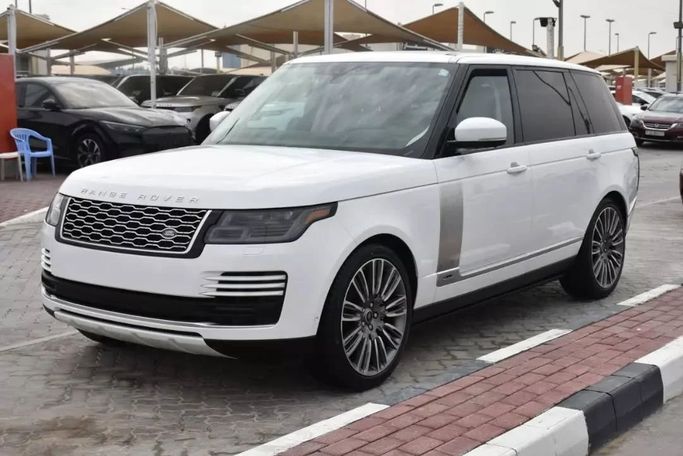Подержанный Land Rover Range Rover P525 IV Рестайлинг, 5.0 л, 2019 в Шардже от Alfaris Used Cars Белый цвет. Other | AUTO.AE