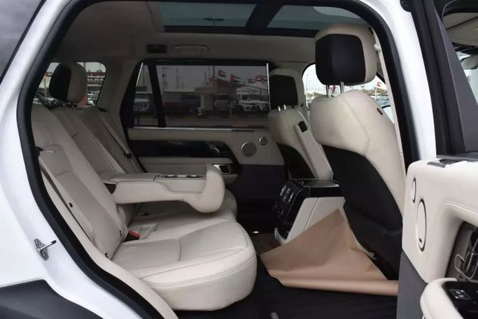 Подержанный Land Rover Range Rover P525 IV Рестайлинг, 5.0 л, 2019 в Шардже от Alfaris Used Cars Белый цвет. Other | AUTO.AE