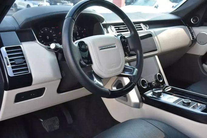 Подержанный Land Rover Range Rover P525 IV Рестайлинг, 5.0 л, 2020 в Шардже от Alfaris Used Cars Белый цвет. Other | AUTO.AE