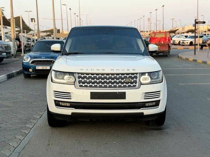 Подержанный Land Rover Range Rover P340 IV, 3.0 л, 2014 в Шардже от Taj Al Impratoor Used Cars Белый цвет. GCC | AUTO.AE