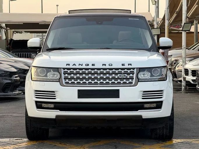 Подержанный Land Rover Range Rover P340 IV, 3.0 л, 2014 в Шардже от Taj Al Impratoor Used Cars Белый цвет. GCC | AUTO.AE