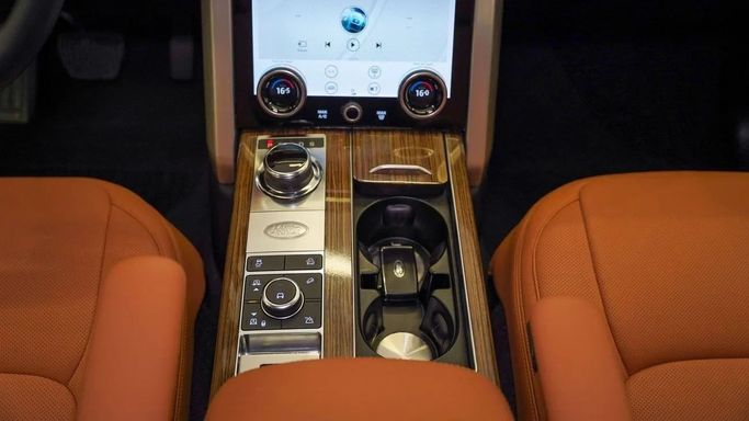 Подержанный Land Rover Range Rover P380 IV Рестайлинг, 3.0 л, 2019 в Шардже от Alsalama Motors Белый цвет. GCC | AUTO.AE