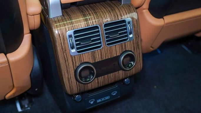 Подержанный Land Rover Range Rover P380 IV Рестайлинг, 3.0 л, 2019 в Шардже от Alsalama Motors Белый цвет. GCC | AUTO.AE