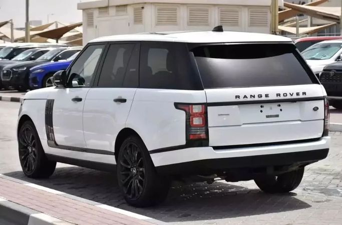 Used Land Rover Range Rover P525 IV Facelift, 5.0 l, 2017 in Sharjah by Alfaris Used Cars, White color. Other | AUTO.AE
