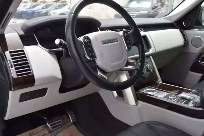 Used Land Rover Range Rover P510 IV, 5.0 l, 2016 in Sharjah by Alfaris Used Cars, White color. Other | AUTO.AE