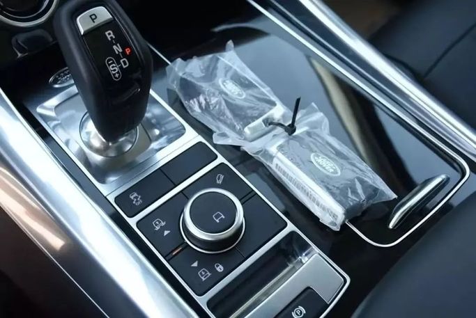 Used Land Rover Range Rover P525 IV Facelift, 5.0 l, 2019 in Sharjah by Alfaris Used Cars, Black color. Other | AUTO.AE