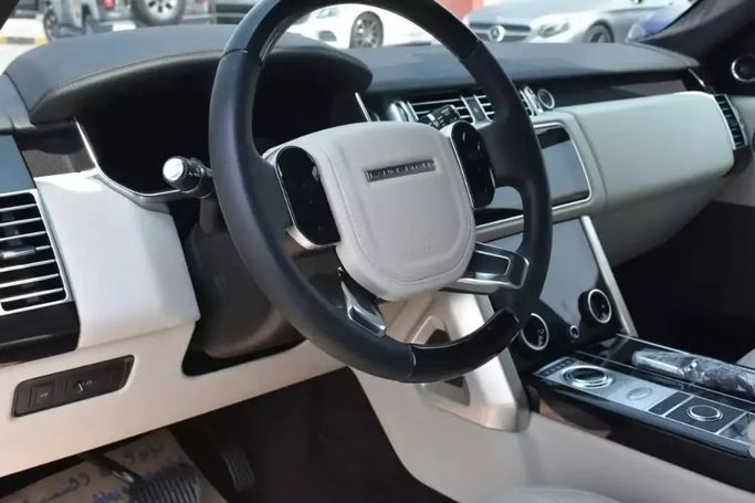 Used Land Rover Range Rover P400 MHEV IV Facelift, 3.0 l, 2020 in Sharjah by Alfaris Used Cars, Black color. Other | AUTO.AE