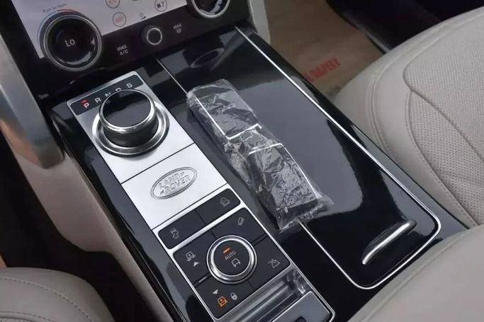 Used Land Rover Range Rover P400 MHEV IV Facelift, 3.0 l, 2020 in Sharjah by Alfaris Used Cars, Black color. Other | AUTO.AE