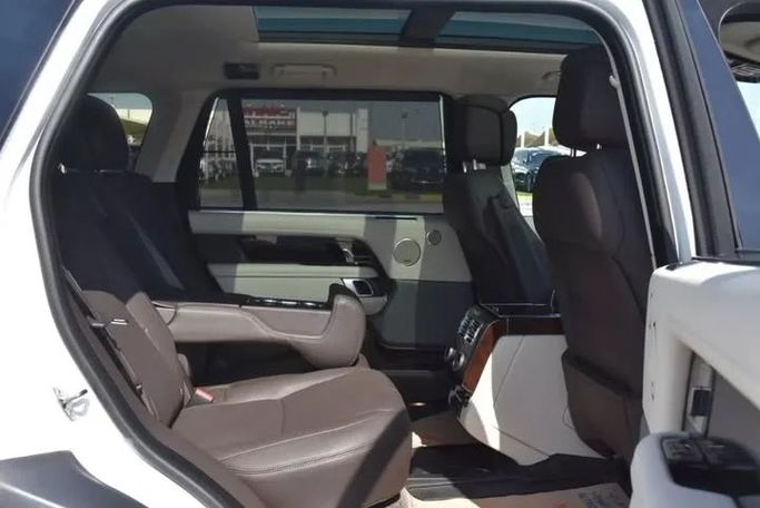 Used Land Rover Range Rover P525 IV Facelift, 5.0 l, 2020 in Sharjah by Alfaris Used Cars, White color. Other | AUTO.AE