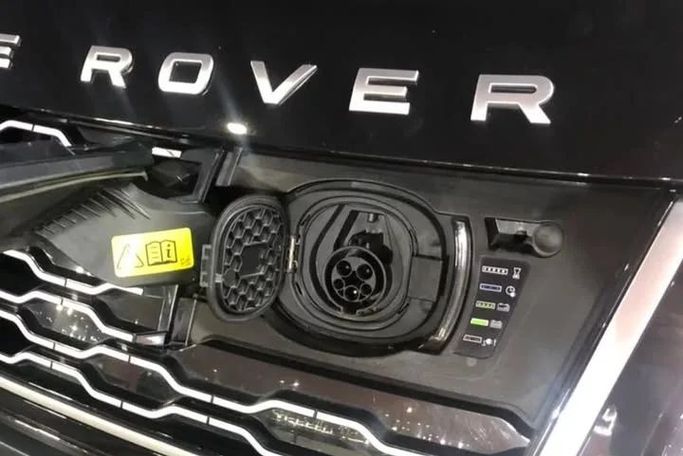 Used Land Rover Range Rover P400 MHEV IV Facelift, 2.0 l, 2021 in Sharjah by Alfaris Used Cars, Black color. Other | AUTO.AE