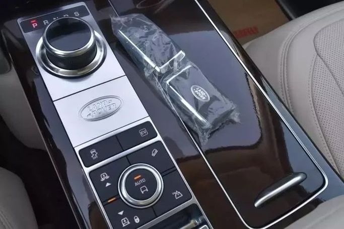 Used Land Rover Range Rover P400 MHEV IV Facelift, 2.0 l, 2021 in Sharjah by Alfaris Used Cars, Black color. Other | AUTO.AE