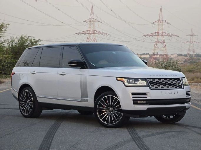 Подержанный Land Rover Range Rover P375 IV, 5.0 л, 2015 в Шардже от Al Jana Used Cars Белый цвет. Американская | AUTO.AE