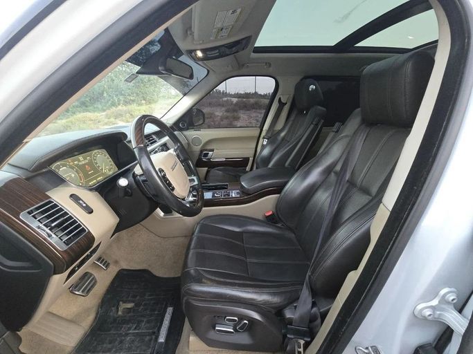 Подержанный Land Rover Range Rover P375 IV, 5.0 л, 2015 в Шардже от Al Jana Used Cars Белый цвет. Американская | AUTO.AE