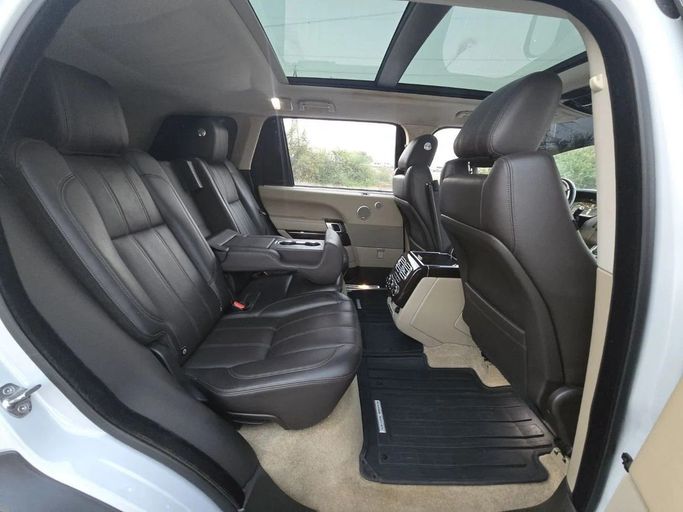 Подержанный Land Rover Range Rover P375 IV, 5.0 л, 2015 в Шардже от Al Jana Used Cars Белый цвет. Американская | AUTO.AE
