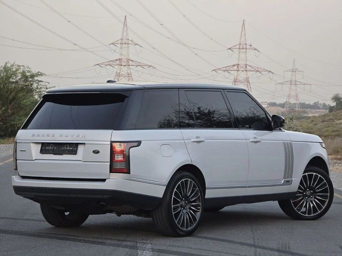 Подержанный Land Rover Range Rover P375 IV, 5.0 л, 2015 в Шардже от Al Jana Used Cars Белый цвет. Американская | AUTO.AE
