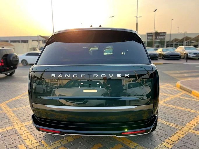 Новый Land Rover Range Rover P530 MHEV V, 4.4 л, 2025 в Шардже от Karkuk Used Cars Зеленый цвет. Канадская | AUTO.AE