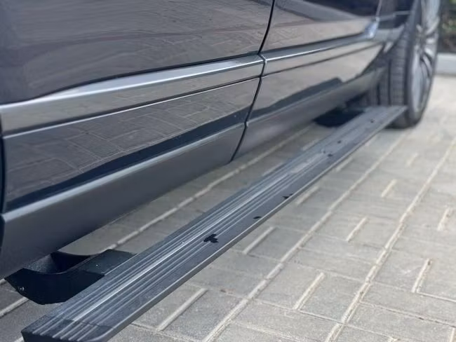 Подержанный Land Rover Range Rover P525 IV Рестайлинг, 5.0 л, 2020 в Шардже от Berlin Used Cars Синий цвет. Американская | AUTO.AE