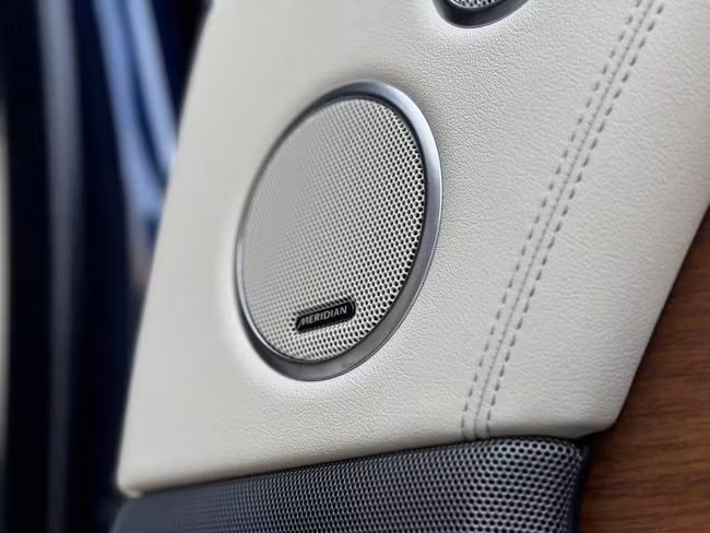 Подержанный Land Rover Range Rover P525 IV Рестайлинг, 5.0 л, 2020 в Шардже от Berlin Used Cars Синий цвет. Американская | AUTO.AE