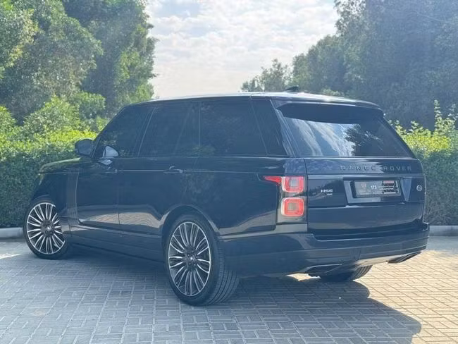 Подержанный Land Rover Range Rover P525 IV Рестайлинг, 5.0 л, 2020 в Шардже от Berlin Used Cars Синий цвет. Американская | AUTO.AE
