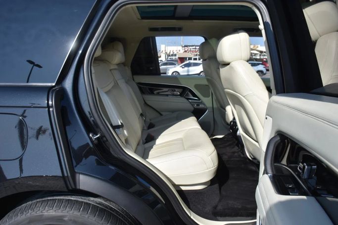 Подержанный Land Rover Range Rover P400 MHEV V, 3.0 л, 2023 в Шардже от Alfaris Used Cars Черный цвет. Other | AUTO.AE