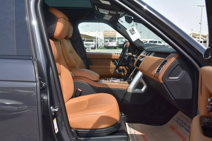 Подержанный Land Rover Range Rover P525 IV Рестайлинг, 5.0 л, 2020 в Шардже от Alfaris Used Cars Серый цвет. Other | AUTO.AE