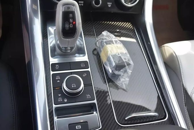 Подержанный Land Rover Range Rover SV IV Рестайлинг, 5.0 л, 2022 в Шардже от Alfaris Used Cars Черный цвет. Other | AUTO.AE