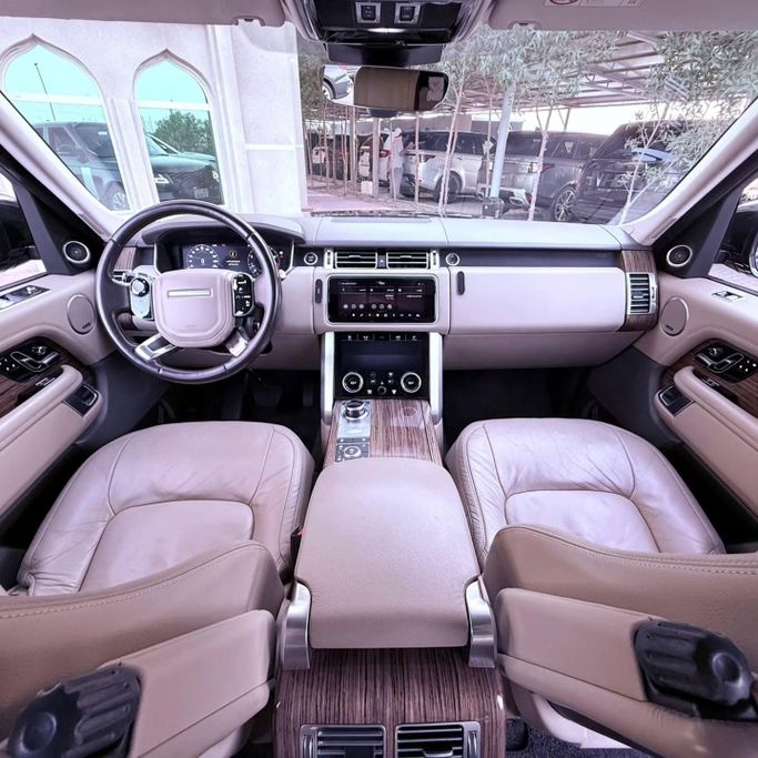 Подержанный Land Rover Range Rover P340 IV Рестайлинг, 3.0 л, 2019 в Шардже от Sarmad Cars Черный цвет. Other | AUTO.AE