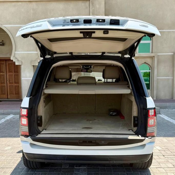 Подержанный Land Rover Range Rover P510 IV, 5.0 л, 2015 в Шардже от Sarmad Cars Белый цвет. Other | AUTO.AE