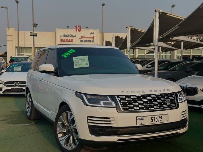 Used Land Rover Range Rover P525 IV Facelift, 5.0 l, 2019 in Sharjah by Badar Used Cars, White color.  | AUTO.AE