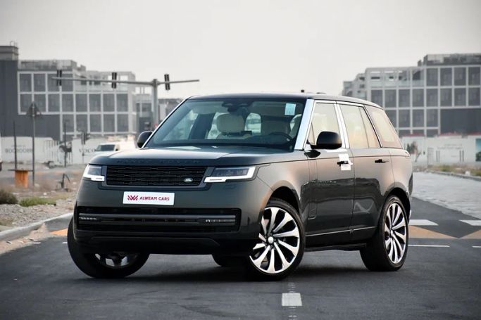 جديدة Land Rover Range Rover P530 MHEV V, 4.4 l, 2025 في في الشارقة من AL WEAM USED CARS، اللون أخضر. مواصفات الخليج | AUTO.AE