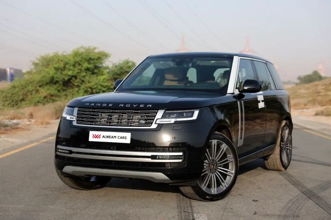 جديدة Land Rover Range Rover P400 MHEV V, 3.0 l, 2025 في في الشارقة من AL WEAM USED CARS، اللون أسود. مواصفات الخليج | AUTO.AE
