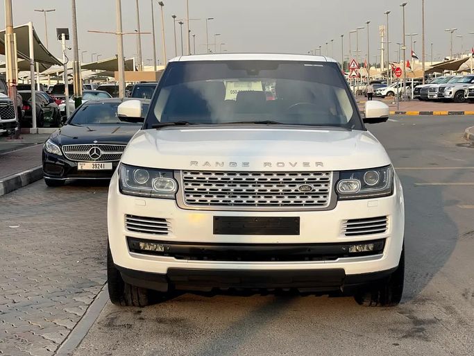 مستعملة ⁦Land Rover Range Rover P510 رابعاً، 5.0 l، 2014⁩ في في الإمارات, الشارقة من ASAL ALHAIBAH USED CARS، اللون أبيض. مواصفات الخليج | AUTO.AE | إعلان #287290