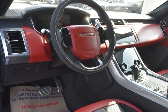 Подержанный Land Rover Range Rover Sport P400 MHEV II Рестайлинг, 3.0 л, 2019 в Шардже от Alfaris Used Cars Белый цвет.  | AUTO.AE