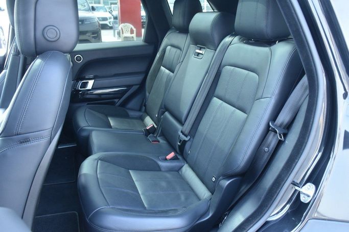 Подержанный Land Rover Range Rover Sport P400 MHEV II Рестайлинг, 3.0 л, 2020 в Шардже от Alfaris Used Cars Черный цвет.  | AUTO.AE