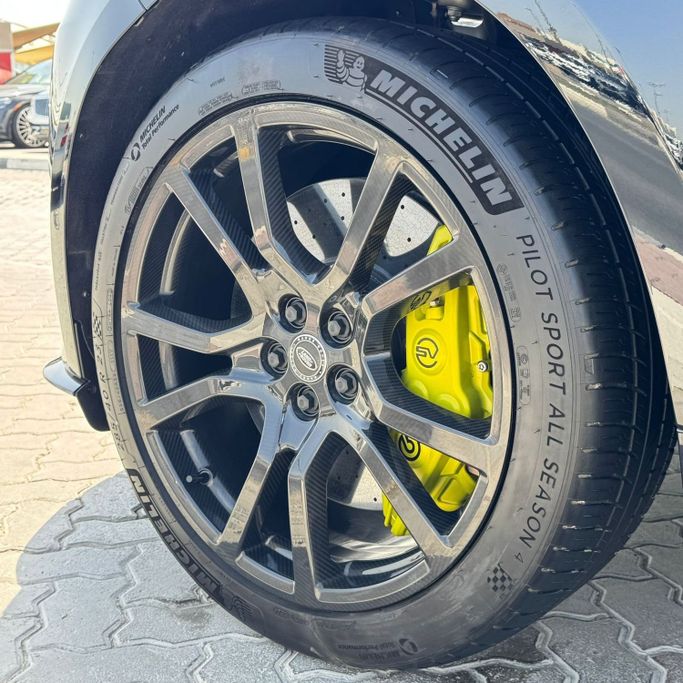 Подержанный Land Rover Range Rover Sport P635 III, 4.4 л, 2025 в Шардже от Alfaris Used Cars Черный цвет.  | AUTO.AE