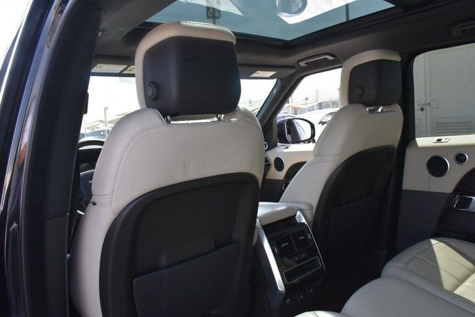 Подержанный Land Rover Range Rover Sport D260 II Рестайлинг, 3.0 л, 2020 в Шардже от Alfaris Used Cars Черный цвет.  | AUTO.AE
