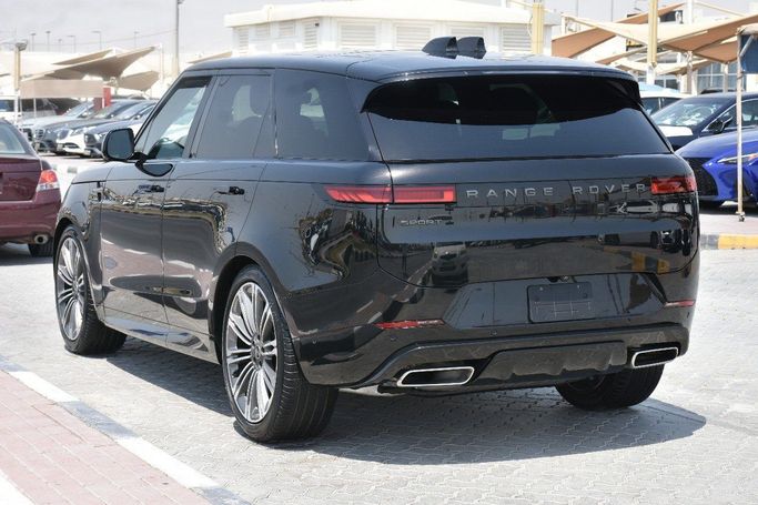 Подержанный Land Rover Range Rover Sport P400 MHEV III, 3.0 л, 2024 в Шардже от Alfaris Used Cars Черный цвет.  | AUTO.AE